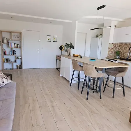 Hauteur D'antibes 3 Pieces Vue Et Montagne Calanques Antibes