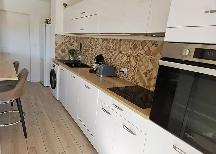 Hauteur D'antibes 3 Pieces Vue Et Montagne Calanques Antibes