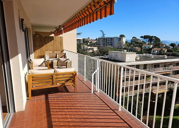 Hauteur D'antibes 3 Pieces Vue Et Montagne Calanques Antibes